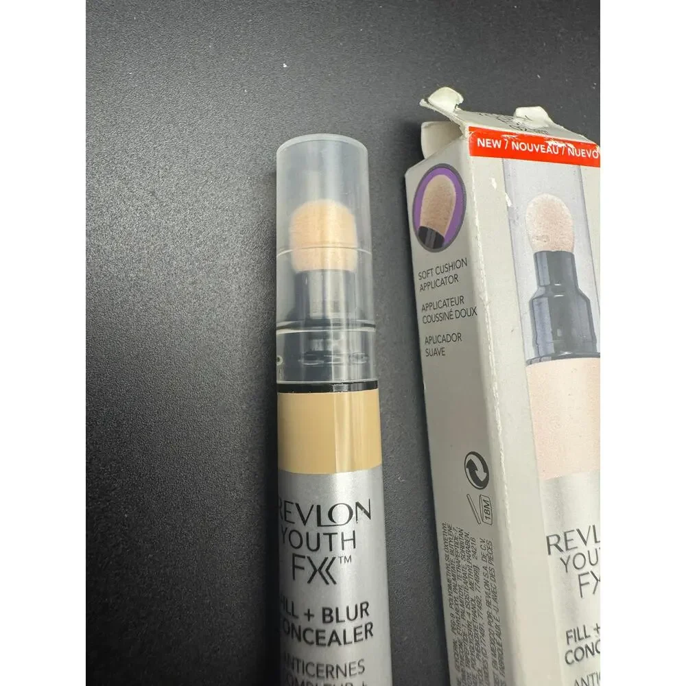 The Revlon Youth FX Fill + Blur Concealer 02 Light Pale Shade 0.11 Fl. Oz / 32mL